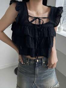 DAZY Camicetta da donna con collo a cravatta, patch e arricciature, maniche a cappuccio in pizzo, colore nero, con volant