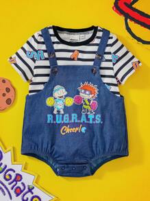 Nick 90s X SHEIN Set da 2 pezzi per bebè maschio: Maglietta a maniche corte con stampa a righe nere e lettere colorate, pantaloni salopette effetto jeans blu