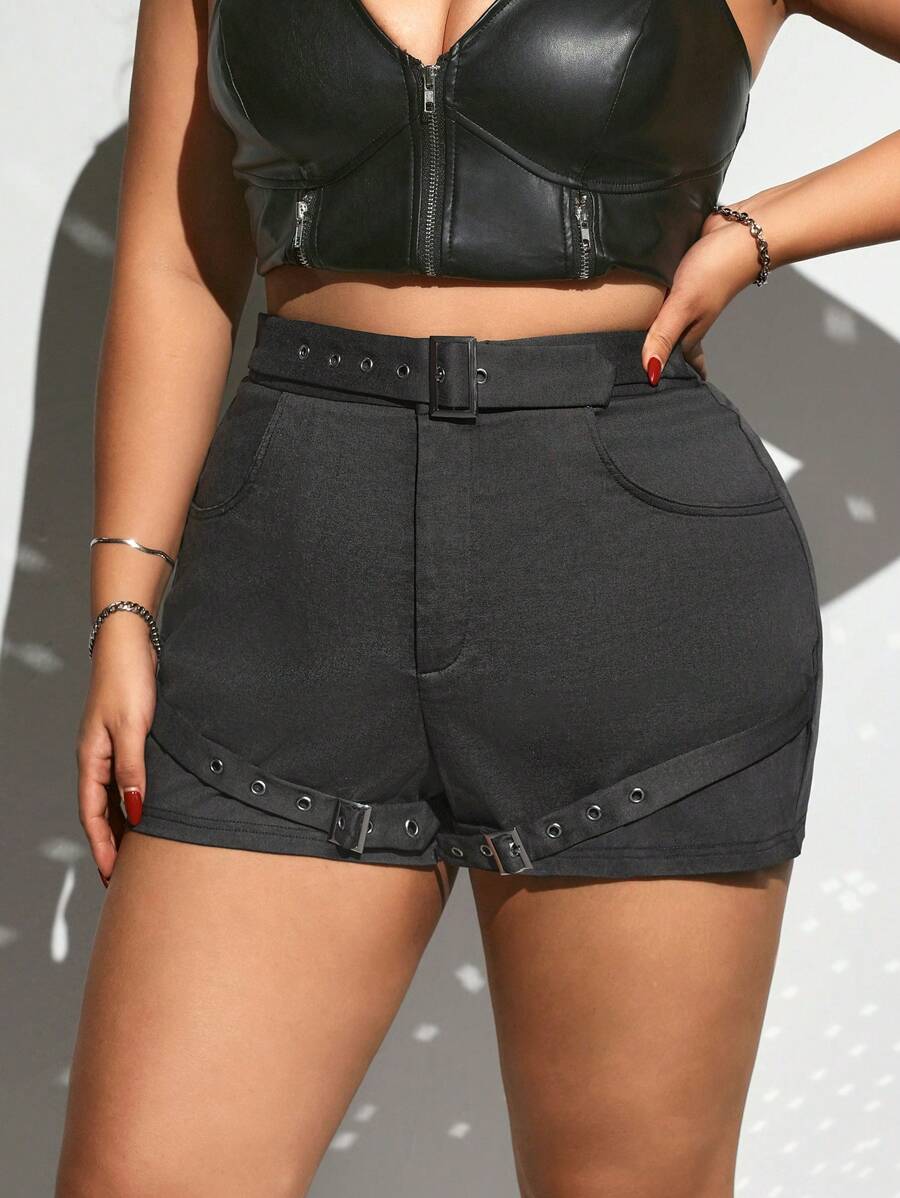 SHEIN ICON Plus Size Women Metal Decor Pocket Denim Shorts - Black - View 1