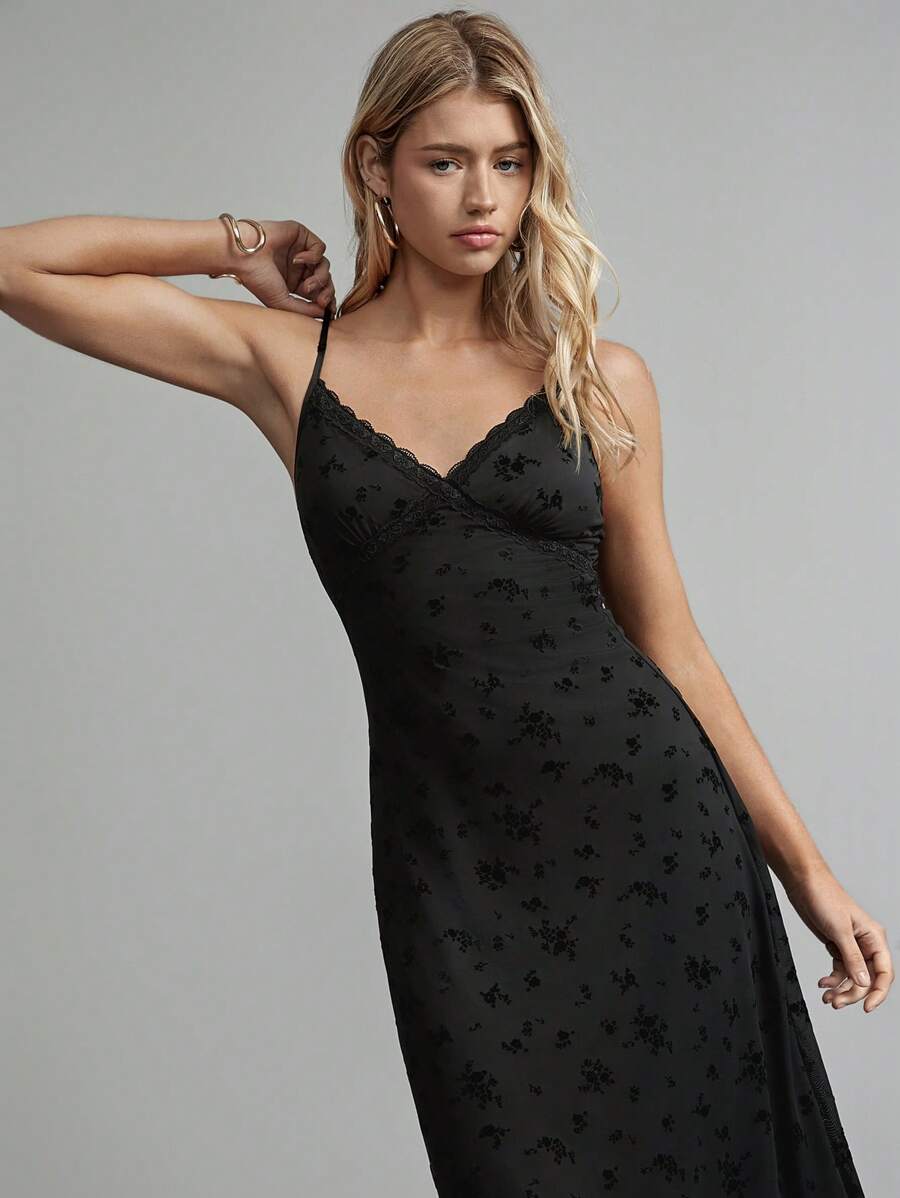 Easelle 女士性感黑色花卉植绒和网眼蕾丝拼接深 V 领紧身吊带裙 - 黑色 - 查看 1