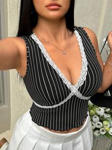 SHEIN EZwear Camiseta sin mangas de talla grande para mujer con dobladillo de encaje a rayas, informal