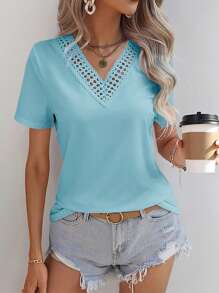 EMERY ROSE 女士纯色撞色蕾丝 V 领短袖休闲 T 恤 - 淺藍色 - 查看 1
