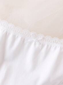 Mutandine da ragazza in cotone morbido e traspirante, con decorazione in pizzo e fiocco, di colore bianco uniforme, minimal e alla moda