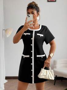 Flirla Robe mini ajustée à col rond, à décorations de fausses poches et boutons devant, manches courtes, style élégant et minimaliste pour femmes grandes tailles, printemps et été