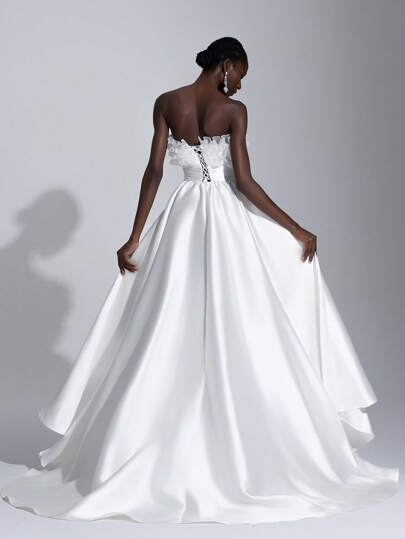 Elitara 优雅华丽的白色欧根纱拼接缎面多层波浪边装饰前短后长吊带细节连衣裙适合婚礼季节新娘礼服正式场合婚纱，新娘