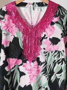 少女花卉印花长袖 V 领度假连衣裙