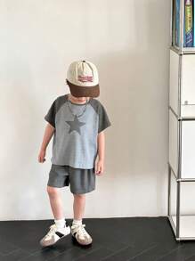 SHEIN Leap Crew 买 2 送 1，3 件/套年轻男孩/女孩舒适宽松韩版星星印花拼接撞色袖圆领 T 恤和短裤套装配项链，适合通勤、上学、休闲、度假 - 灰色 - 查看 9