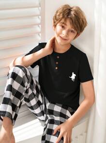 SHEIN Leap Crew Tween Boy Embroidered Decorative Button Round Neck Short Sleeve T-Shirt And Plaid Loose Comfortable Pajama Pants 2pcs Set - Black - View 4