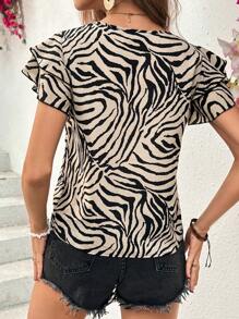 SHEIN Essnce Plus Size Women's Shirts, Summer Tops, Lotus Sleeves Tops,Summer Outfits For Women Summer Tops Graphic Tees Women,Cheetah Print Graphic Tees,Going Out Tops