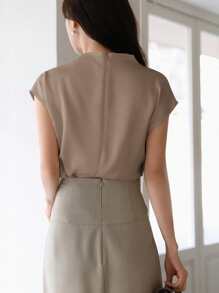 DAZY Blusa elegante y casual de verano para mujer con manga corta, ajustada y con pliegues en color liso