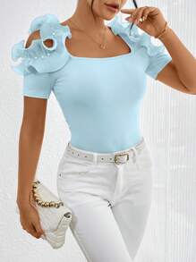 SHEIN Privé Camiseta ajustada de cuello de aro con adorno de tachuelas, diseño en X hueco y volante