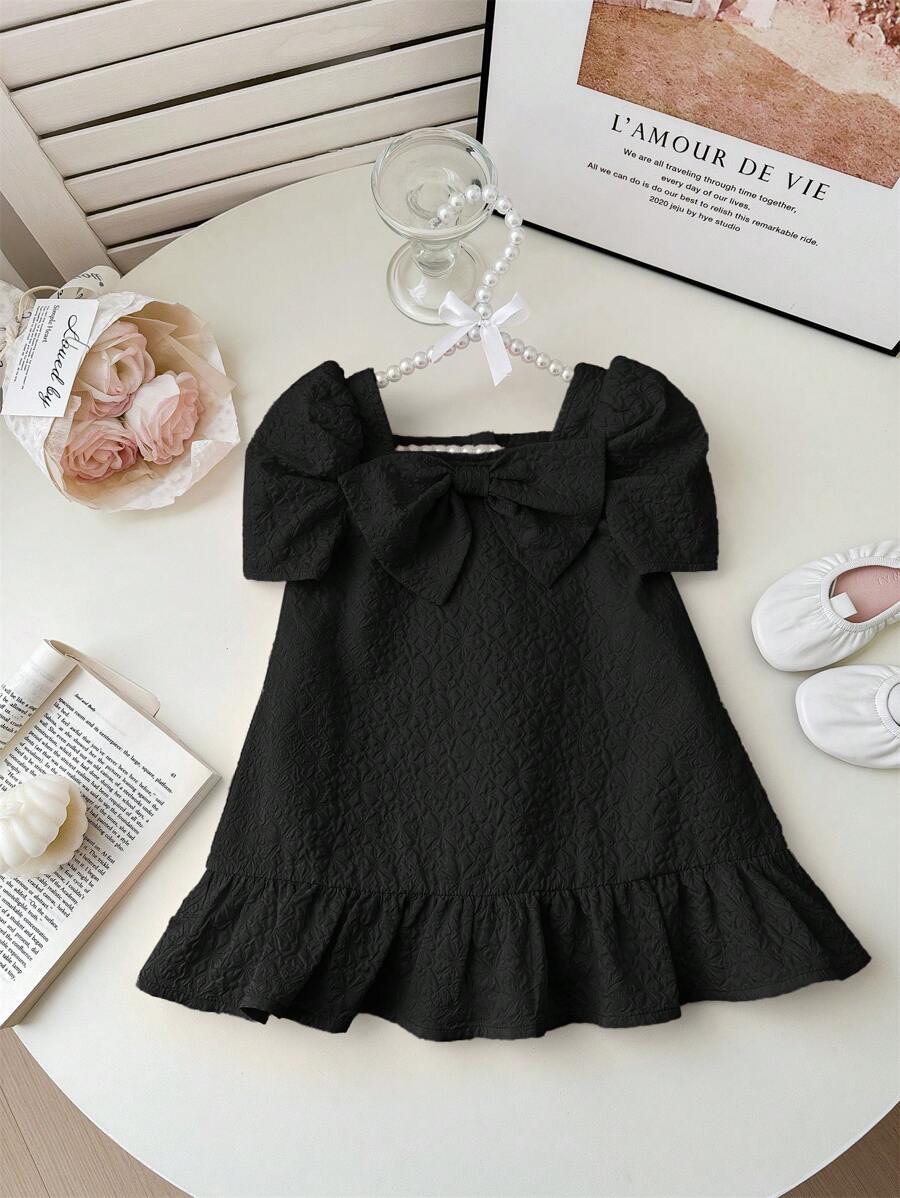SHEIN Babygirl 夏季可爱黑色蝴蝶结纹理短袖连衣裙 - 黑色 - 查看 1