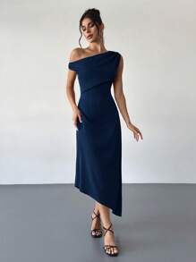 Firerie 新款优雅百搭不对称肩部红色连衣裙，缎面面料不对称下摆，女士连衣裙