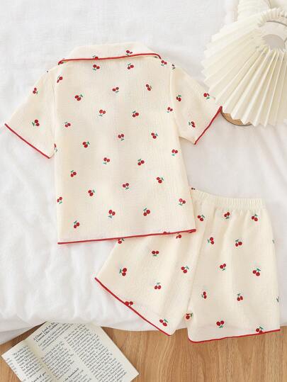 SHEIN Vintaside Kids 两件套女童樱桃可爱图案撞色纽扣装饰短袖上衣和短裤睡衣套装