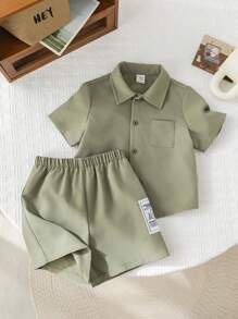 SHEIN Leap Crew 2 Stücke/Set lässiger College Stil bequemer vielseitiger Buchstaben Dekor Kurzarmhemd mit weitem Kragen & Shorts mit elastischem Bund, geeignet für Frühlings- und Sommerausflüge, Partys, für Baby Jungen/Mädchen - Grün - Übersicht 3