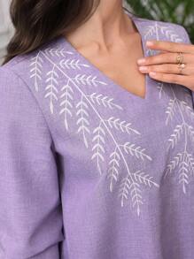 Al Najma 女士植物刺绣双口袋长袖休闲阿拉伯风格连衣裙，朴素的卡夫坦 - 紫色 - 查看 4