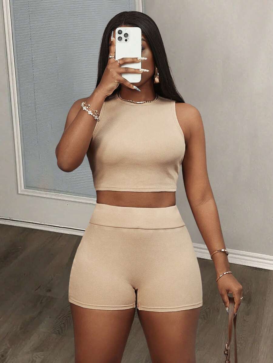 Slaydiva Setelan 2 Potong Wanita yang Stylish: Atasan Tank Crop Tanpa Lengan Rajut Bergaris dan Celana Pendek Biker Bodycon, Sempurna untuk Musim Panas - Khaki - View 1