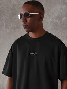 SUMWON 宽松剪裁短袖签名脚本 T 恤都市街头休闲图形徽标背面印花节日夏季主打简约必备