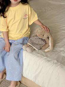 Dazy Kids 女孩年轻女孩秋季服装套装：圆领针织全身印花短袖 T 恤 + 全身印花长裤家居服 - 黃色 - 查看 6