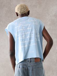 SUMWON Camiseta de tirantes holgada de estilo urbano con estampado de caligrafía manual, ajuste suelto, sin mangas, de verano, de moda casual de calle, minimalista, con borde crudo para entrenamiento. - Celeste - Ver 1