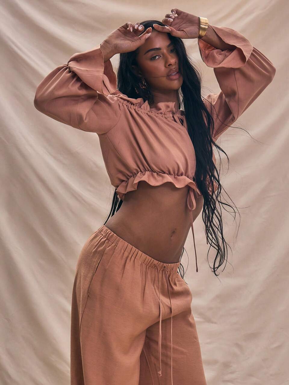 Blusa con hombros descubiertos, manga larga, fruncida y con lazo, ideal para primavera, verano y vacaciones