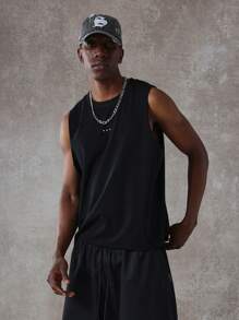 SUMWON 哥特式窗花印花都市街头风格无袖背心，健身健美背心，运动街头图案背心，夏季节日上衣 - 黑色 - 查看 2