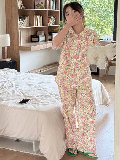 Dazy Kids Bộ đồ ngủ 2 món cho bé gái tuổi teen, gồm áo tay ngắn cổ Peter Pan và quần dài in họa tiết, họa tiết hoa mùa xuân hè, đồ ngủ đi học, nghỉ lễ Phục sinh.