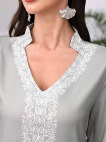 Al Najma 女士阿拉伯风格V领长袖简约时尚连衣裙，端庄，长袍 - 綠色 - 查看 3