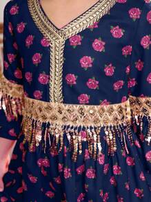 SHEIN 年轻女孩编织碎花V领流苏修身连衣裙 - 藍色 - 查看 3