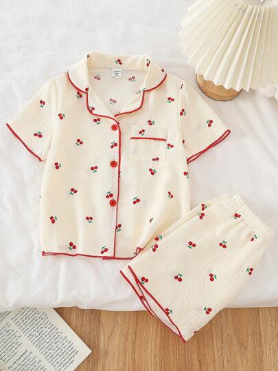 SHEIN Vintaside Kids 两件套女童樱桃可爱图案撞色纽扣装饰短袖上衣和短裤睡衣套装