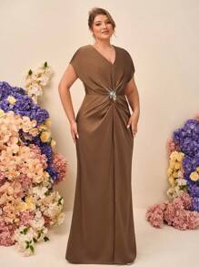 SHEIN Belle Plus Size Elegant Romantic V-Neck Pleated Waist Metal Buckle Decor Short Sleeve Split A-Line Bridesmaid Dress, Coffee Color - Coffee - View 6