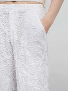 Maija Pantalon blanc d'été décontracté pour femme, taille élastique, style bohème, pour les vacances. Pantalon droit en tissu texturé 3D à motif floral, idéal pour le travail - Blanc - Voir 4