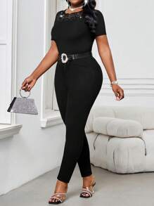 SHEIN Lady Camiseta de manga corta con cuello de volantes bordada, elegante, para ir a la oficina, tallas grandes, apta para primavera, verano y otoño