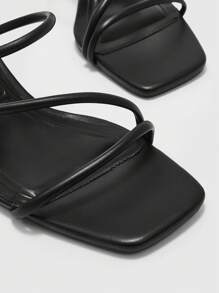 CUCCOO BIZCHIC Sandalias de tacón de aguja de 7cm con puntera cuadrada y multi-correas en color negro, adecuadas para uso en la playa en verano