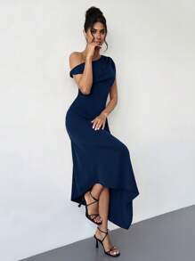 Firerie 新款优雅百搭不对称肩部红色连衣裙，缎面面料不对称下摆，女士连衣裙