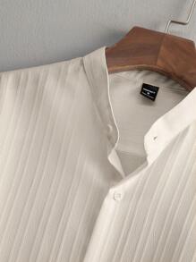 Manfinity Homme Bộ 2 áo sơ mi tay ngắn họa tiết màu trơn đơn giản cho nam kèm quần ống đứng cạp rút, trang phục hai mảnh cho nam, quần áo nam, áo sơ mi nam phối đồ cho nam, quần áo mùa hè cho nam, trang phục ấm áp - Màu be - Xem 3