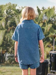 SHEIN 女孩休闲浅色洗水牛仔衬衫，小口袋设计，宽松牛仔短裙，简约时尚日常穿着 - 淺色水洗藍 - 查看 2