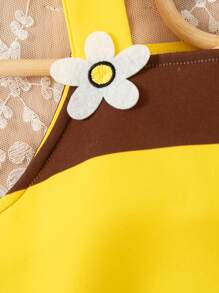 SHEIN Playful Pals 2 件蜜蜂主题女婴服装，可爱有趣的风格适合派对和日常穿着，夏季套装