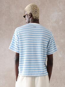 SUMWON 罗纹条纹夏季T恤休闲圆领短袖街头经典轻薄透气针织上衣都市时尚必备 - 藍白色 - 查看 2