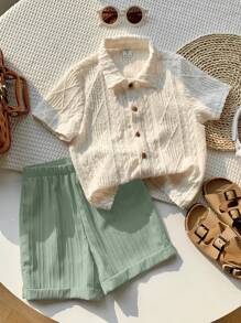 SHEIN 2 件套年轻男孩休闲学院风百搭白色纯色镂空柔软针织圆领短袖上衣和撞色下摆卡其短裤，舒适春夏日常、学校、旅行、度假装 - 綠色 - 查看 8