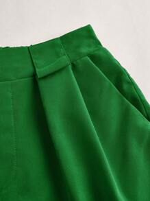 SHEIN LUNE Women's Solid Color Pleated Pocket Loose Casual Shorts - Green - View 4