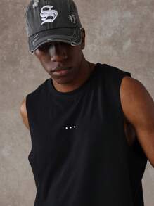 SUMWON 哥特式窗花印花都市街头风格无袖背心，健身健美背心，运动街头图案背心，夏季节日上衣 - 黑色 - 查看 4