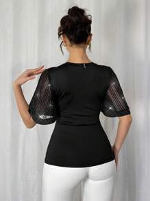 Calvaya Camiseta de manga corta de mujer de ajuste ceñido, cuello redondo, con manga de malla splice y línea de plata elegante
