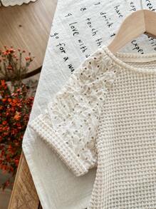 SHEIN LMoss Kids LMoss Young Girl Knitted Patchwork Woven Hollow-Out Raglan Sleeve Fitting T-Shirt,Spring And Summer,Young Girls Clothing Youth Girls Shirts Young Girls Clothing Sets Short Sleeve Young Girls Tops Young Girls T Shirt