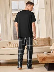 Shein Underwear&Sleepwear Basics Conjunto de camiseta de cuello redondo de manga corta y pantalón corto casual para hombres, minimalista y de moda, adecuado para el verano