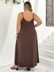 SHEIN CURVE+ 超大码基本款黑色细肩带连衣裙，春夏 - 咖啡棕 - 查看 2