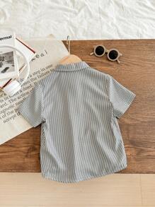SHEIN قميص قصير الأكمام مخطط ذو ياقة مناسب للفتى الشاب، بتصميم كاجوال وكلية مريح وعملي وشامل، مناسب للعودة إلى المدرسة، وحفلات عيد الميلاد والمساء والمناسبات والزفاف والمعمودية والافتتاحيات، مناسب للاستخدام اليومي والمدرسة والسفر والرياضة، مناسب للربيع والصيف