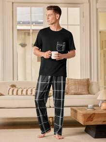 Shein Underwear&Sleepwear Basics Conjunto de camiseta de cuello redondo de manga corta y pantalón corto casual para hombres, minimalista y de moda, adecuado para el verano
