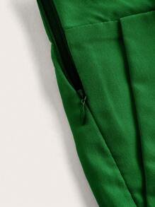 SHEIN LUNE Women's Solid Color Pleated Pocket Loose Casual Shorts - Green - View 5