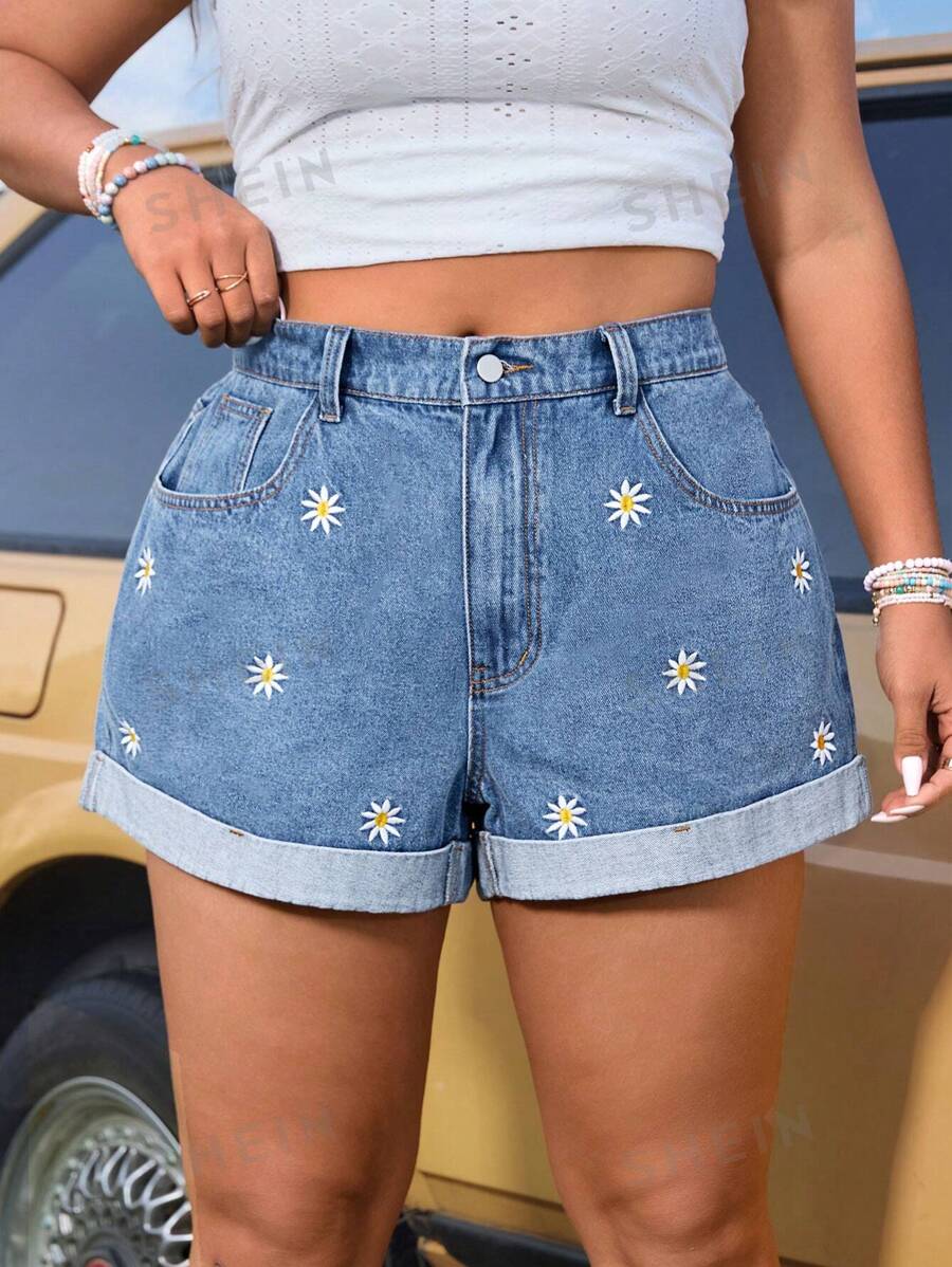 SHEIN EZwear Shorts casuales de verano para mujer de talla grande con bordado de margaritas y puños de mezclilla